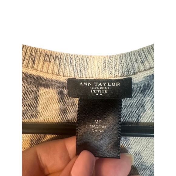 Ann Taylor Blue Watercolor Abstract Short Sleeve Button Knit Top Women Sz MP - Picture 6 of 8